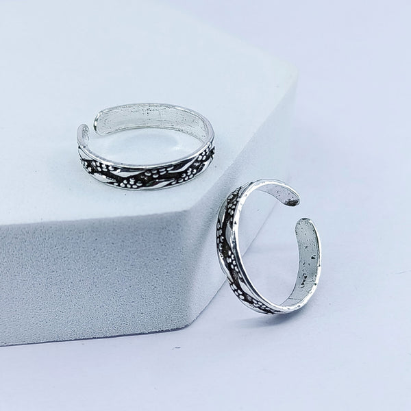 For You Oxidised Adjustable Silver Toe Ring: 925 Sterling Silver