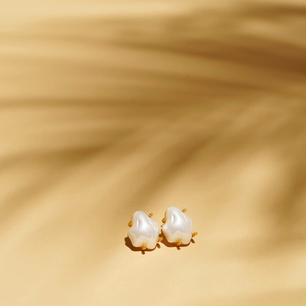 Pearl Delight Earrings: 18K Gold Plated
