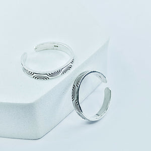 Circle Pattern Oxidised Adjustable Toe Ring: 925 Sterling Silver
