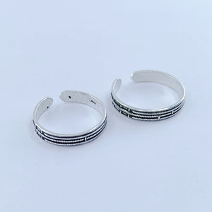 Oxidised Lines Silver Toe Ring: 925 Sterling Silver