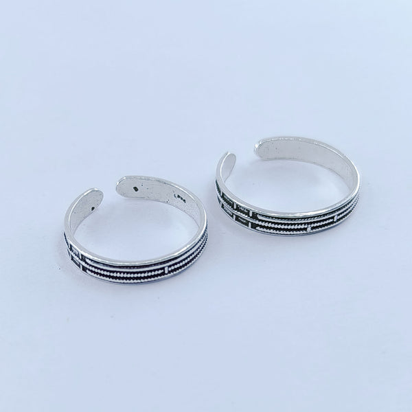 Oxidised Lines Silver Toe Ring: 925 Sterling Silver