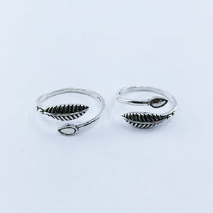 Leaf Defined Oxidised Adjustable SilverToe Ring: 925 Sterling Silver
