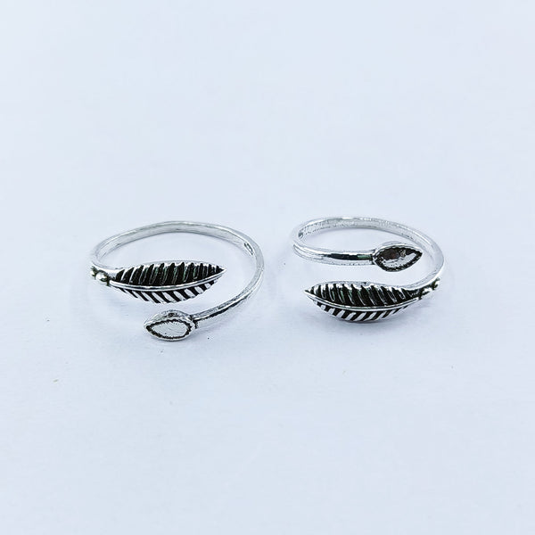 Leaf Defined Oxidised Adjustable SilverToe Ring: 925 Sterling Silver
