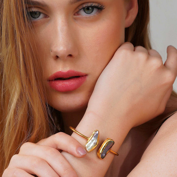 Razare Braclet Black Semi Precious Bracelet: 18K Gold Plated