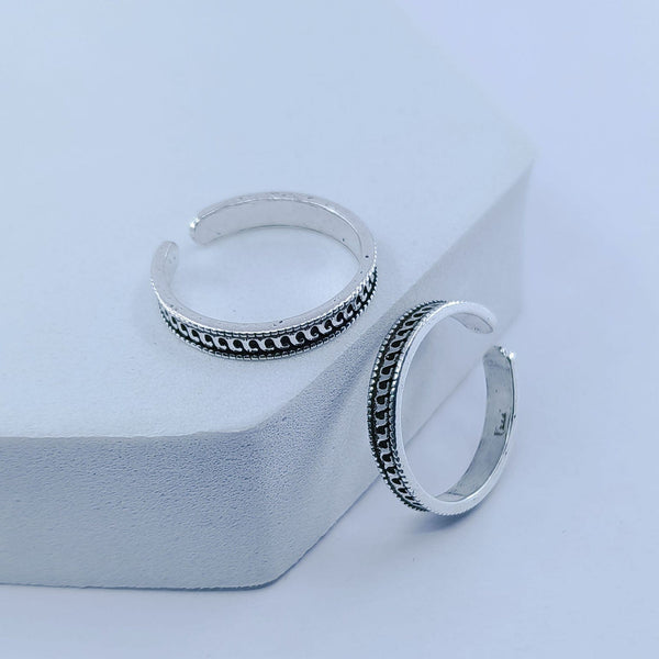 Teesta Classic Pattern Oxidised Adjustable Silver Toe Ring: 925 Sterling Silver