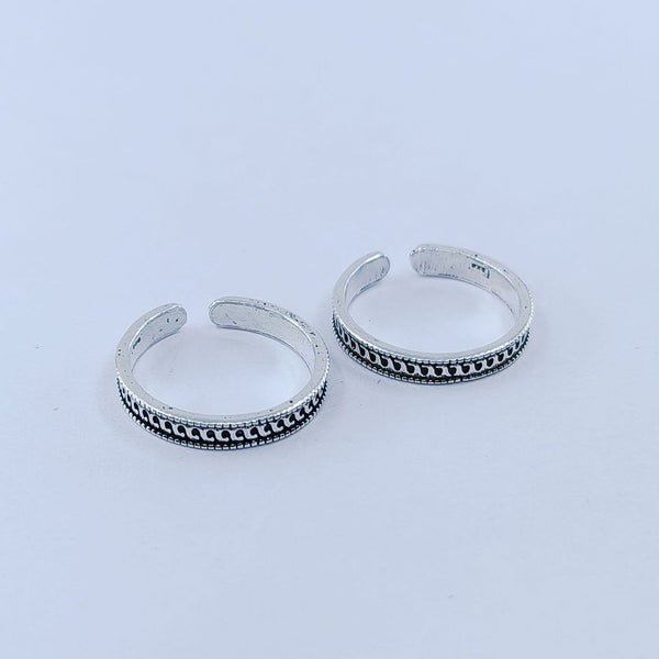 Teesta Classic Pattern Oxidised Adjustable Silver Toe Ring: 925 Sterling Silver