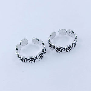 Teesta Daisy Essential Oxidised Silver Toe Ring: 925 Sterling Silver