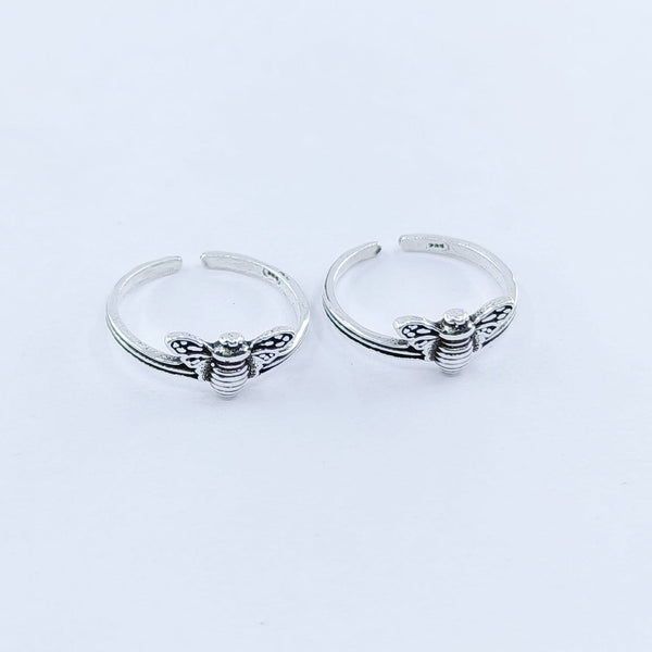 Teesta Dragon Fly Oxidised Adjustable Toe Ring: 925 Sterling Silver
