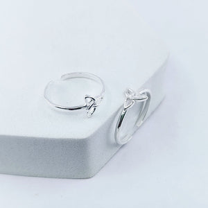 Teesta Flower Defined Silver Adjustable Toe Ring: 925 Sterling Silver