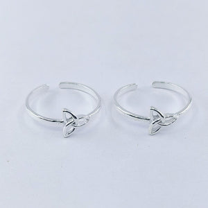 Teesta Flower Defined Silver Adjustable Toe Ring: 925 Sterling Silver