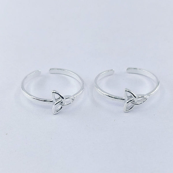 Teesta Flower Defined Silver Adjustable Toe Ring: 925 Sterling Silver