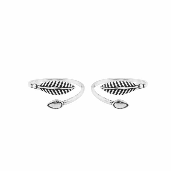Teesta Leaf Defined Oxidised Adjustable SilverToe Ring: 925 Sterling Silver