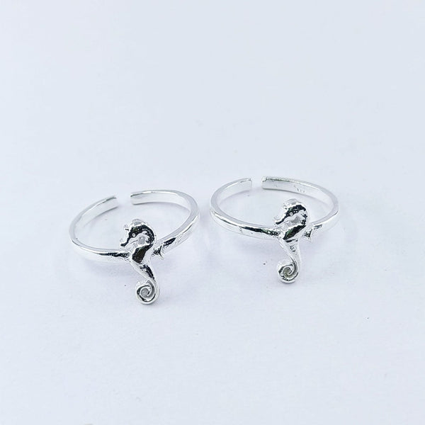 Teesta Sea Horse Defined Silver Toe Ring: 925 Sterling Silver