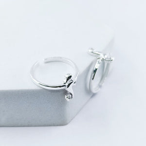Teesta Sea Horse Defined Silver Toe Ring: 925 Sterling Silver