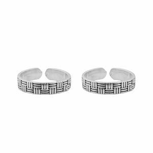 Teesta Square Pattern Oxidised Adjustable Toe Ring: 925 Sterling Silver